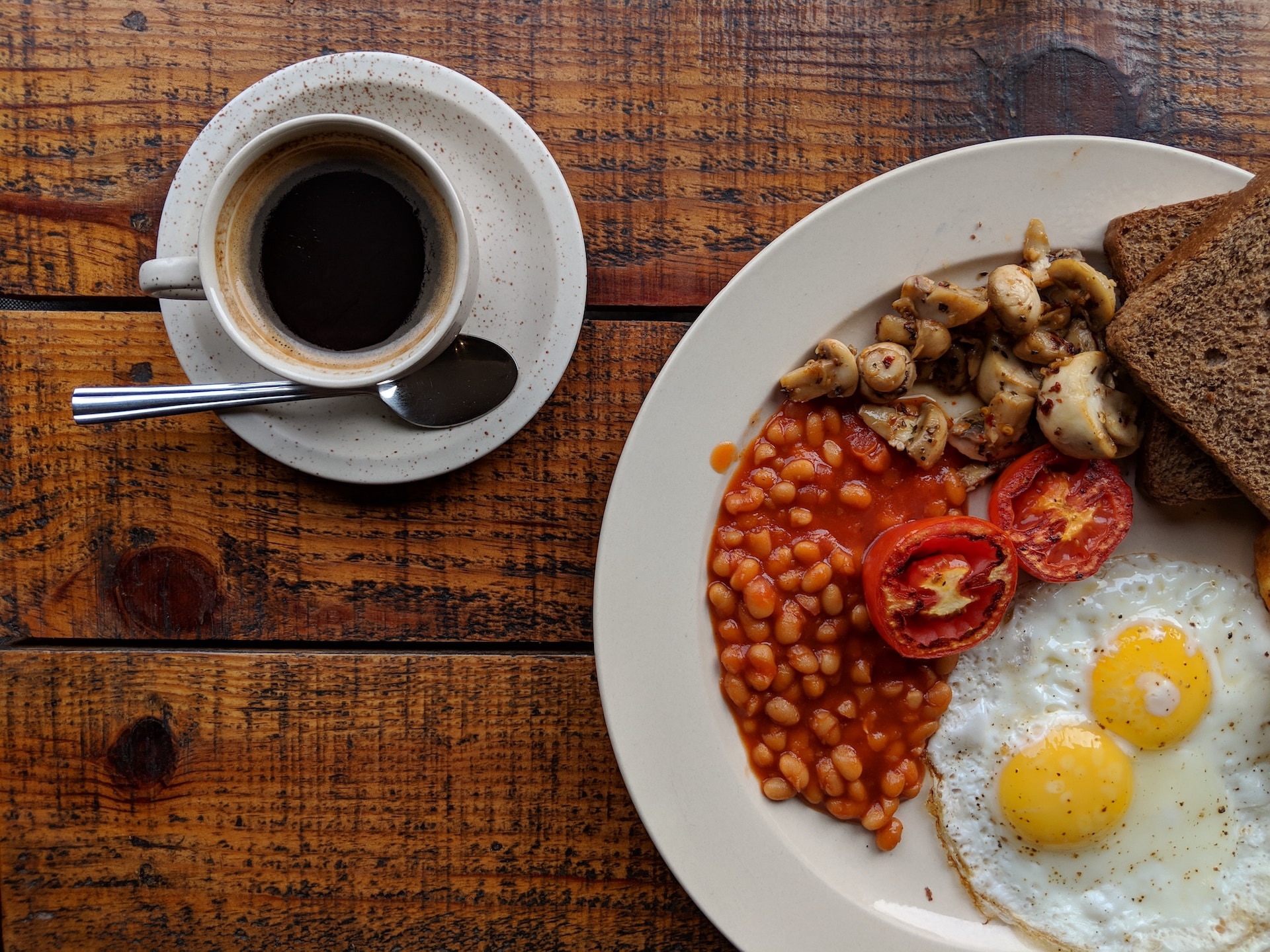 You need breakfast. Бритиш Брекфаст. Английский завтрак. Завтрак с кофе. Английский завтрак в кофейне.